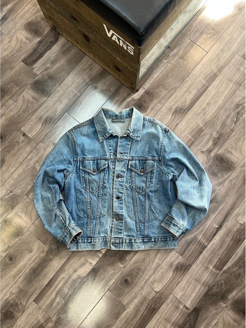 90s Vintage Levi’s Jean Jacket Medium Large Distressed Denim